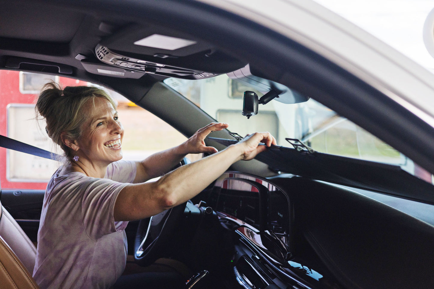 Lazy Shade—Retractable Automotive Windshield Sunshade